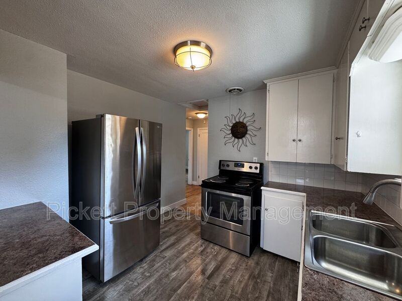 631 Bertha Ave - Photo 7 of 18