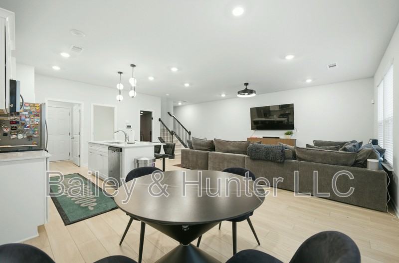 409 Brooch Way - Photo 5 of 15