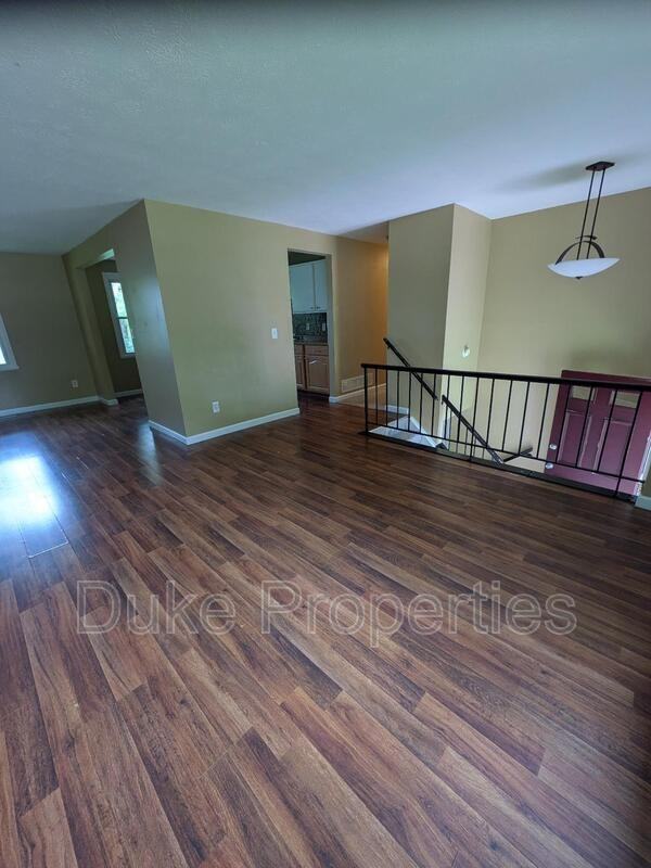 6 Bishopgate Dr #1 - Photo 3 of 14