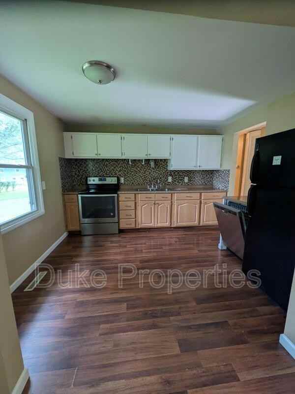 6 Bishopgate Dr #1 - Photo 4 of 14
