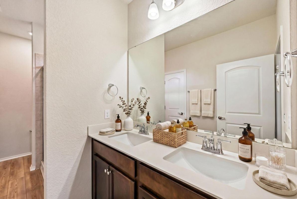 401 Yorktown St - Photo 4 of 24