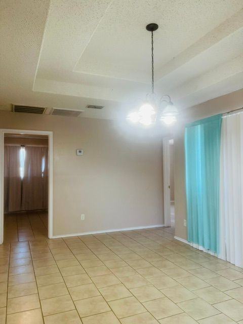 2820 Vienna St - Photo 2 of 5