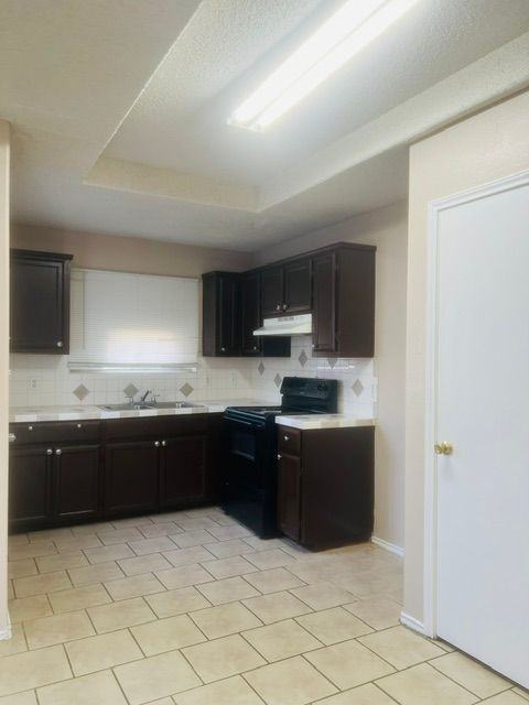 2820 Vienna St - Photo 5 of 5