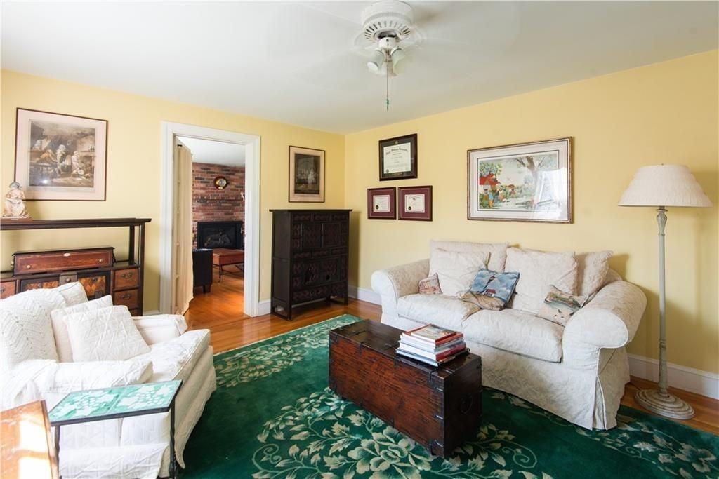 8 Fenner Ave - Photo 5 of 32
