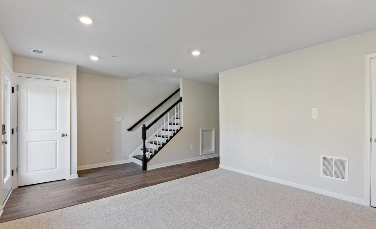 584 Union St - Photo 5 of 6