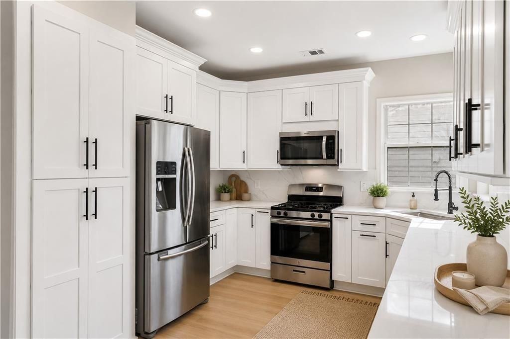 1025 Rome Dr - Photo 6 of 25
