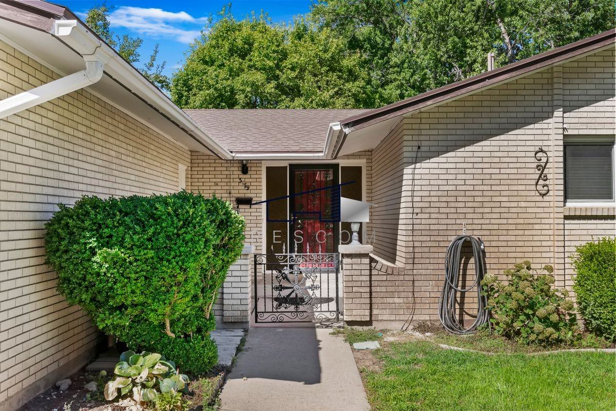 3179 Hawthorne Ave - Photo 3 of 36