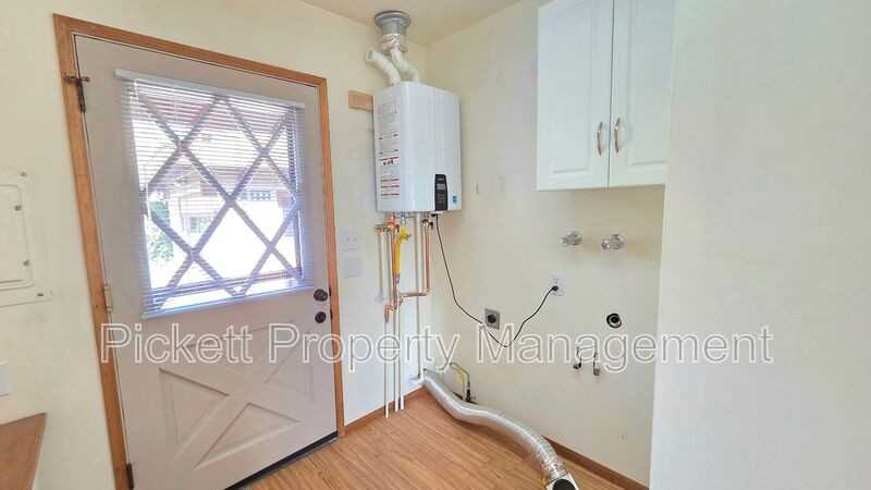 8671 Silverdale Way Nw - Photo 6 of 31