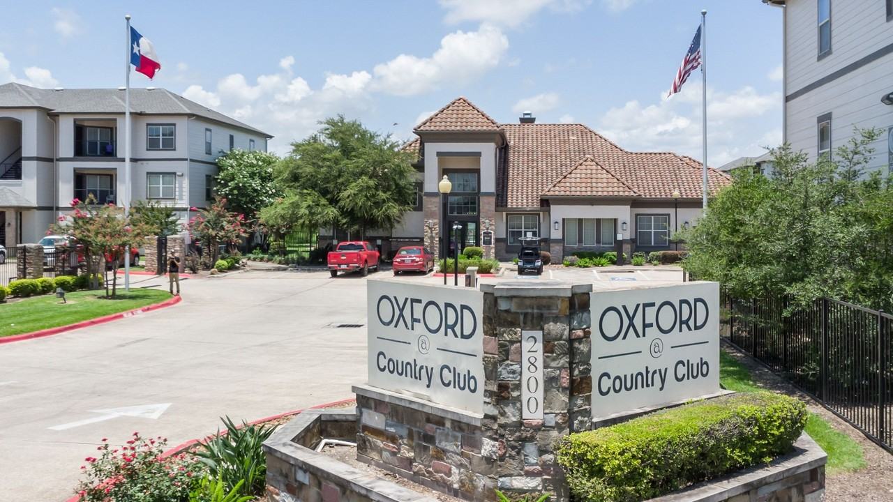 Oxford at Country Club - Photo 7 of 35
