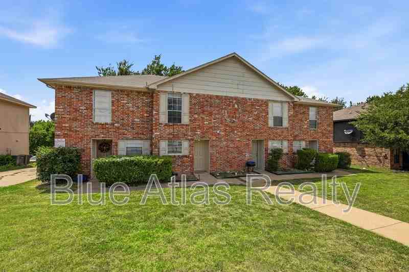 3828 Coates Cir - Photo 2 of 15