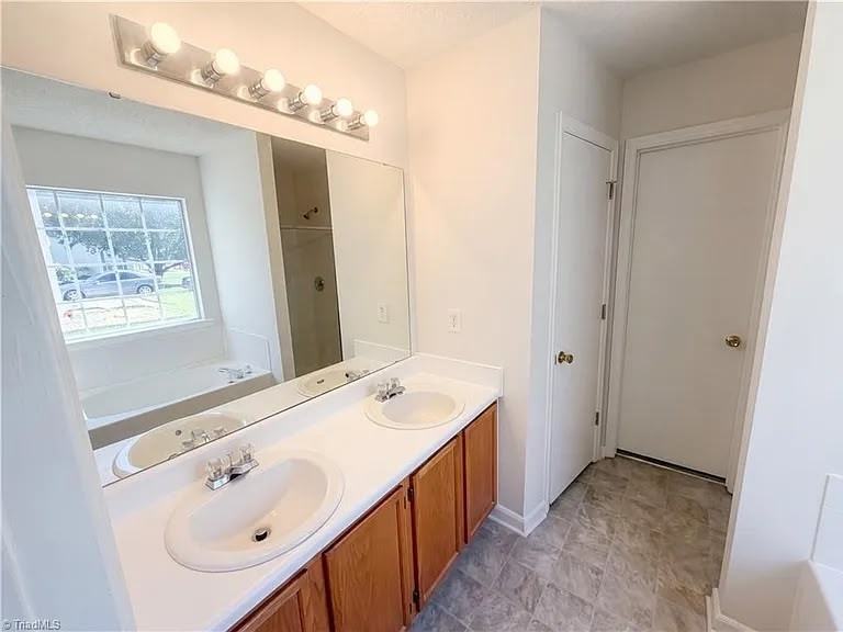 1706 North Lazy Branch Road - Photo 3 of 5