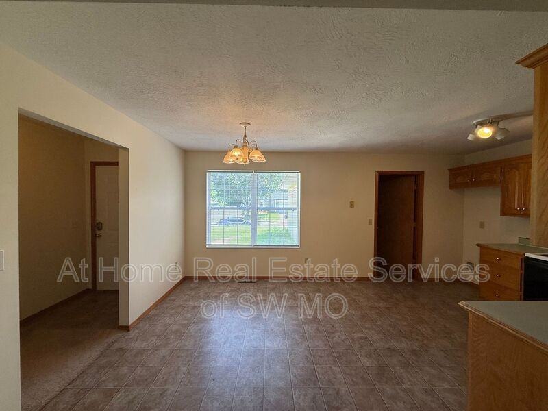4215 W Madison St - Photo 3 of 9