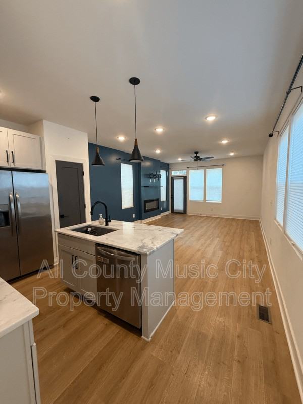 204B Alta Loma Rd - Photo 3 of 10