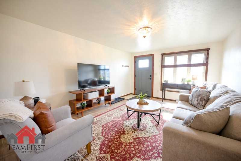 1807 Careful Ct - Photo 5 of 20