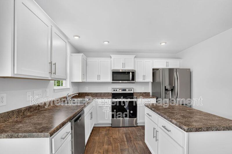 5109 Black Forest Dr - Photo 3 of 48