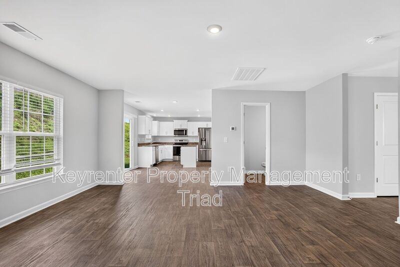 5109 Black Forest Dr - Photo 5 of 48