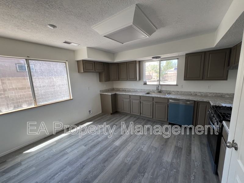 7259 Pajarito Rd Ne - Photo 6 of 20