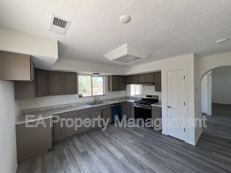 7259 Pajarito Rd Ne - Photo 7 of 20