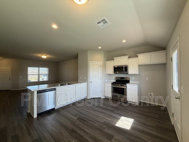 16124 S 83rd East Ave - Photo 7 of 20