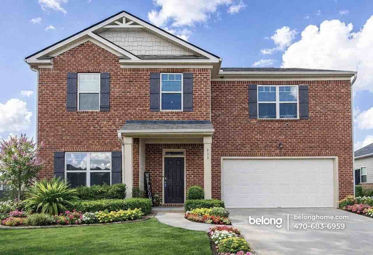 933 Nandina Ln