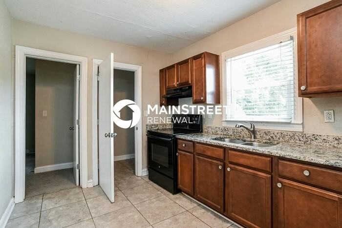 2512 Revolution Park Dr - Photo 4 of 14