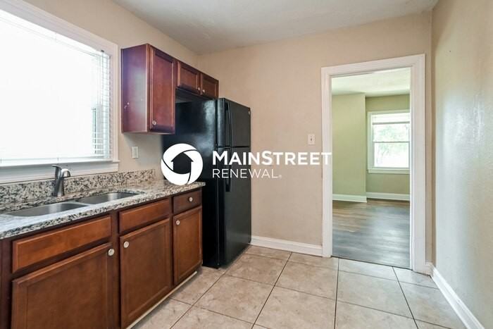 2512 Revolution Park Dr - Photo 5 of 14