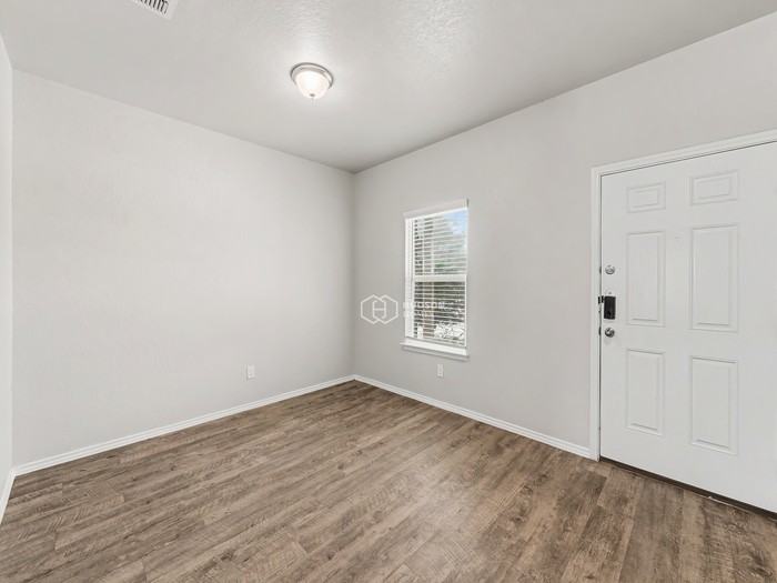 7611 Twin Pine Ct - Photo 4 of 24
