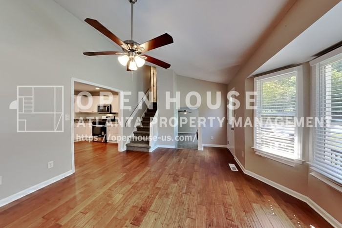 101 Chantilly Ln - Photo 4 of 23