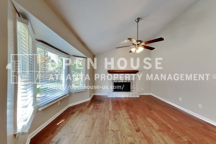 101 Chantilly Ln - Photo 5 of 23