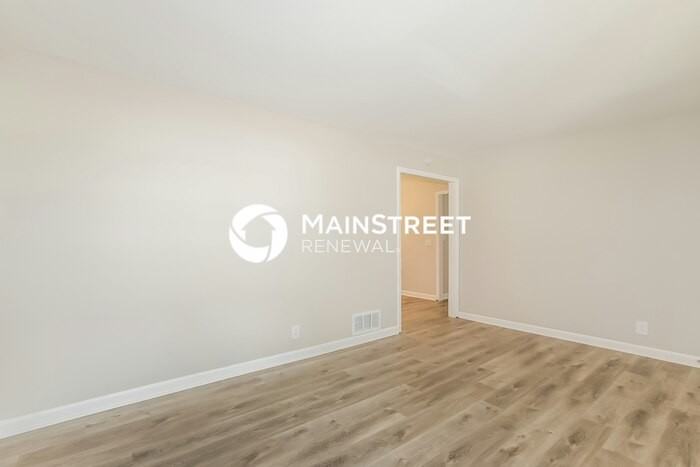 1612 Lamont Ave - Photo 3 of 15