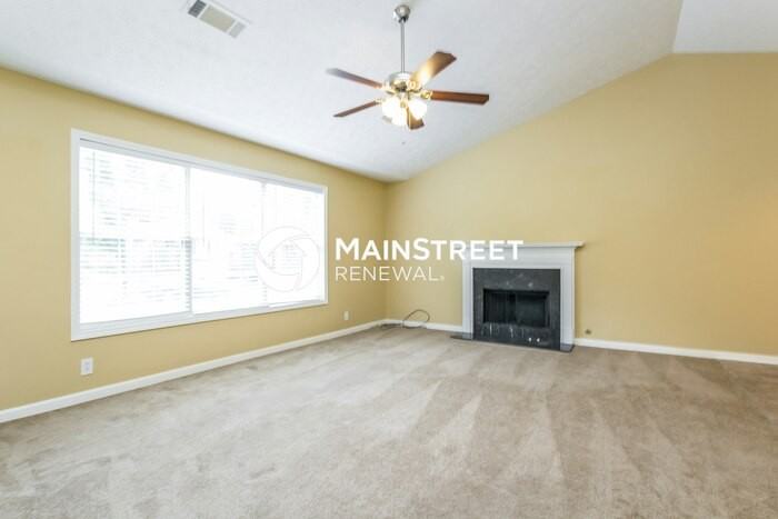 5559 Princeton Oaks Ln - Photo 3 of 16