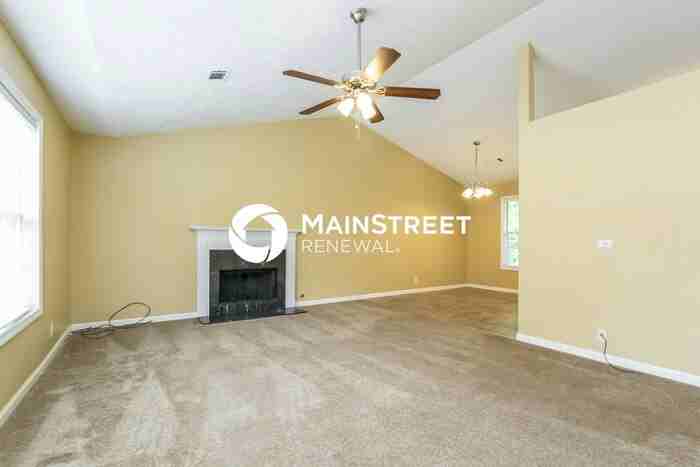 5559 Princeton Oaks Ln - Photo 4 of 16