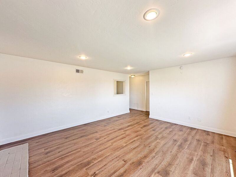 6212 Potomac St - Photo 3 of 21