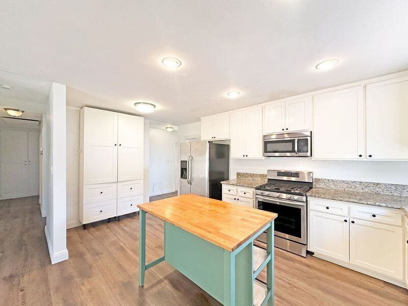 6212 Potomac St - Photo 4 of 21