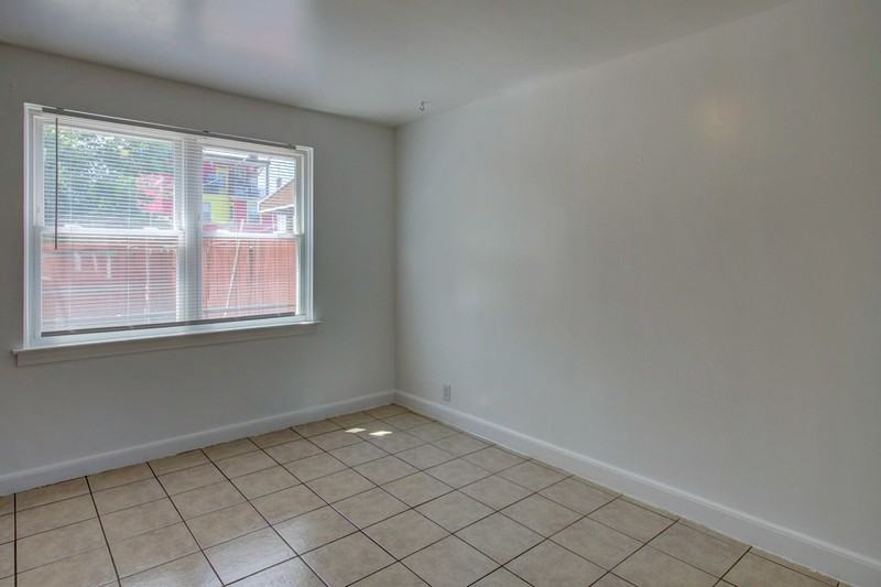 730 E Madison St - Photo 5 of 22