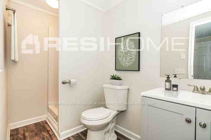 1906 Robinson Rd - Photo 4 of 19