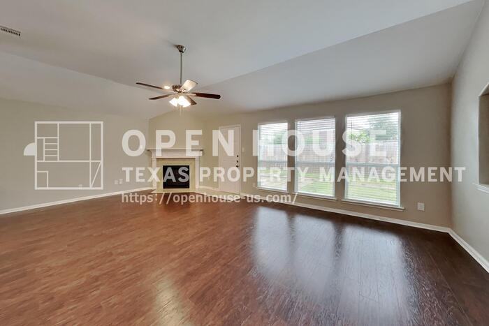 22502 Holbrook Springs Ct - Photo 4 of 20