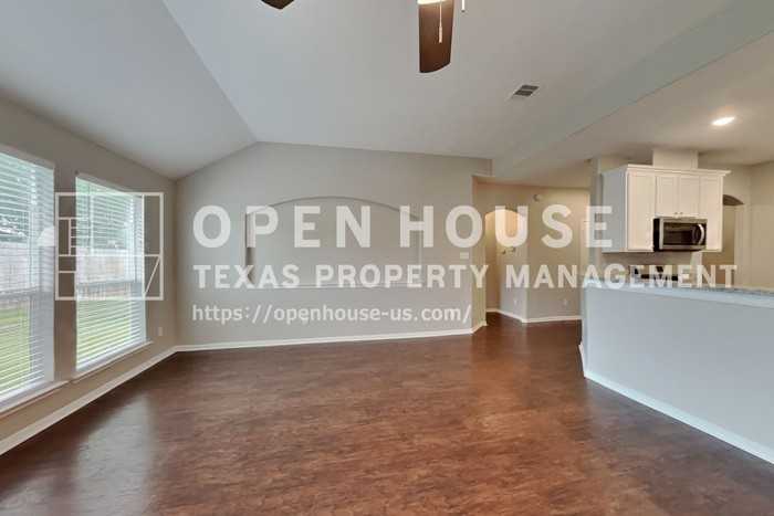 22502 Holbrook Springs Ct - Photo 5 of 20