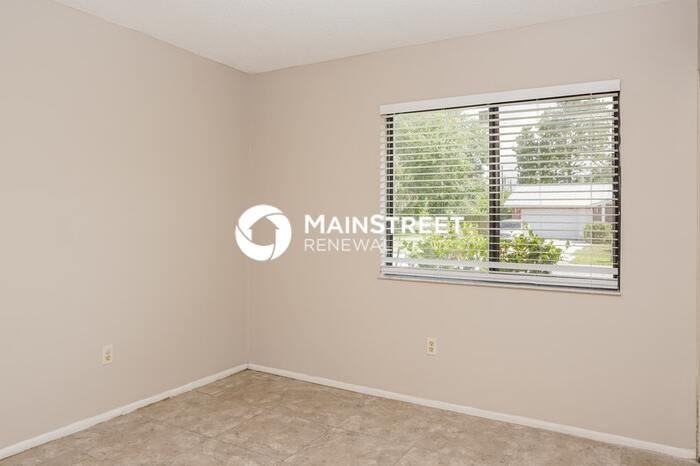 1287 Wadsworth St Se - Photo 7 of 16