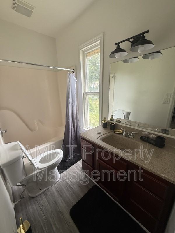 1838 J Ave Ne - Photo 3 of 10