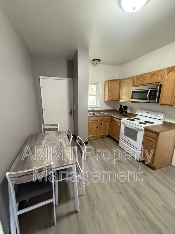 1838 J Ave Ne - Photo 5 of 10
