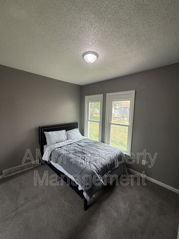 1838 J Ave Ne - Photo 2 of 10