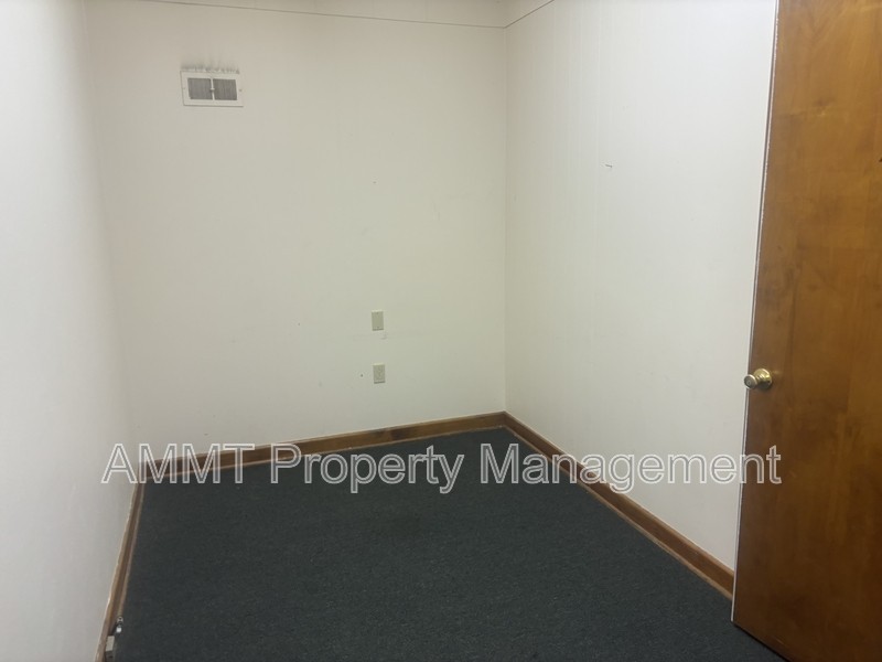 114 E 4th St - Photo 6 of 7