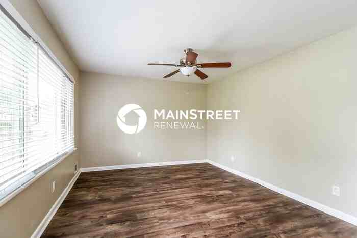 5602 Mockernut Ln - Photo 7 of 15