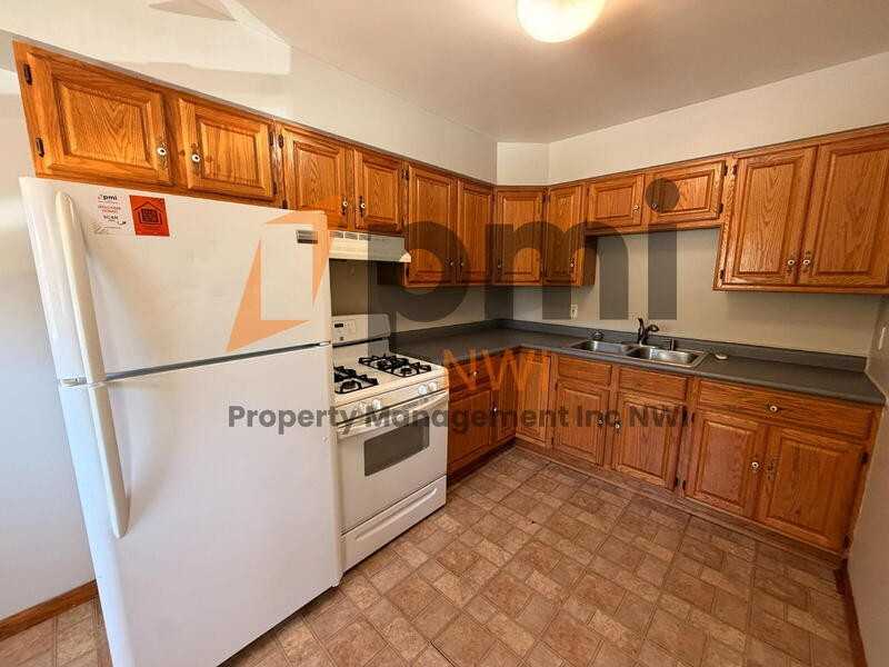 2591 Parkview St #1 - Photo 4 of 13