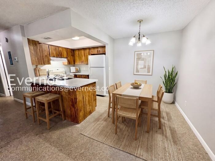 3062 Saint Paul Dr - Photo 5 of 19