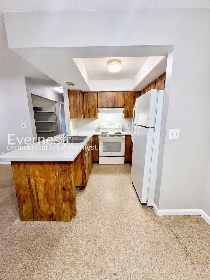 3062 Saint Paul Dr - Photo 6 of 19