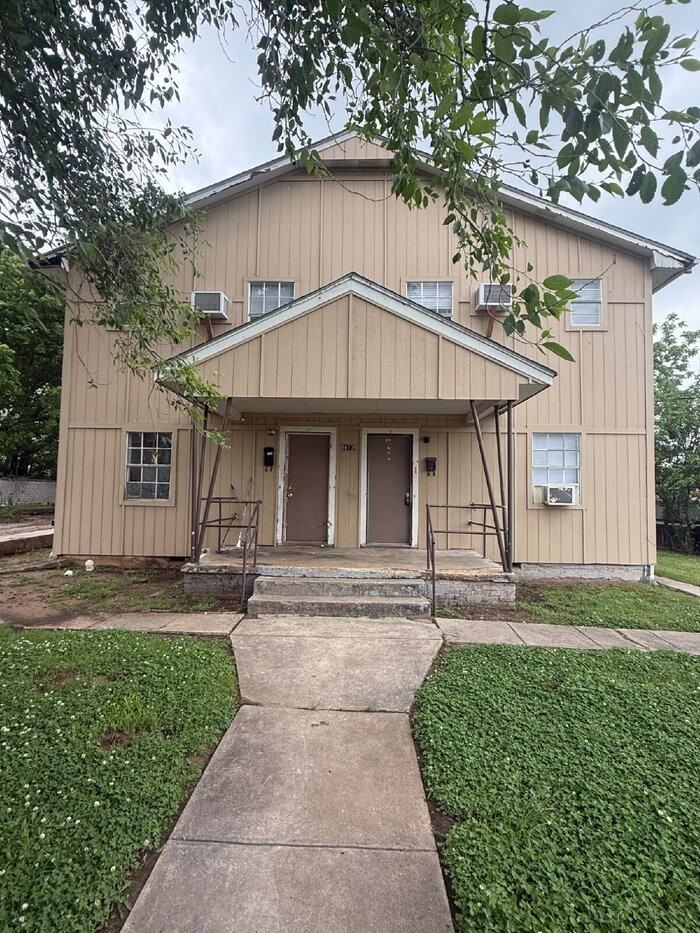 813 N University St #6