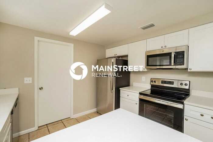 2911 Cedaridge Dr - Photo 4 of 16