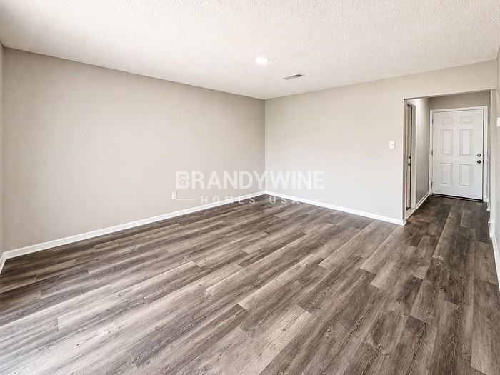 8428 Raymond Ave - Photo 5 of 23